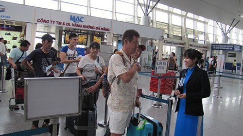 Lương nhân viên tại các Cảng hàng không quốc tế Nội Bài, Tân Sơn Nhất, Đà Nẵng luôn được nhiều người quan tâm.