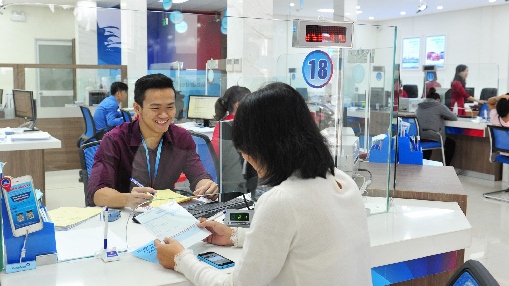 Tổng số lượng lên đến gần 53.000 quà tặng dành cho khách hàng nhân dịp này.