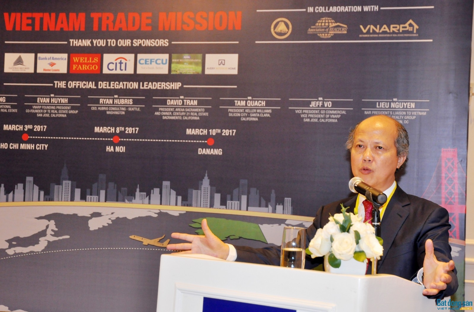 Chủ tịch VnRea Nguyễn Trần Nam cho rằng, cơ cấu dân số, lực lượng lao động trẻ đông đảo, tỷ lệ gia 
đình trẻ gia tăng… là những nhân tố tác động tích cực đến thị trường bất
 động sản trong nước. <br>
