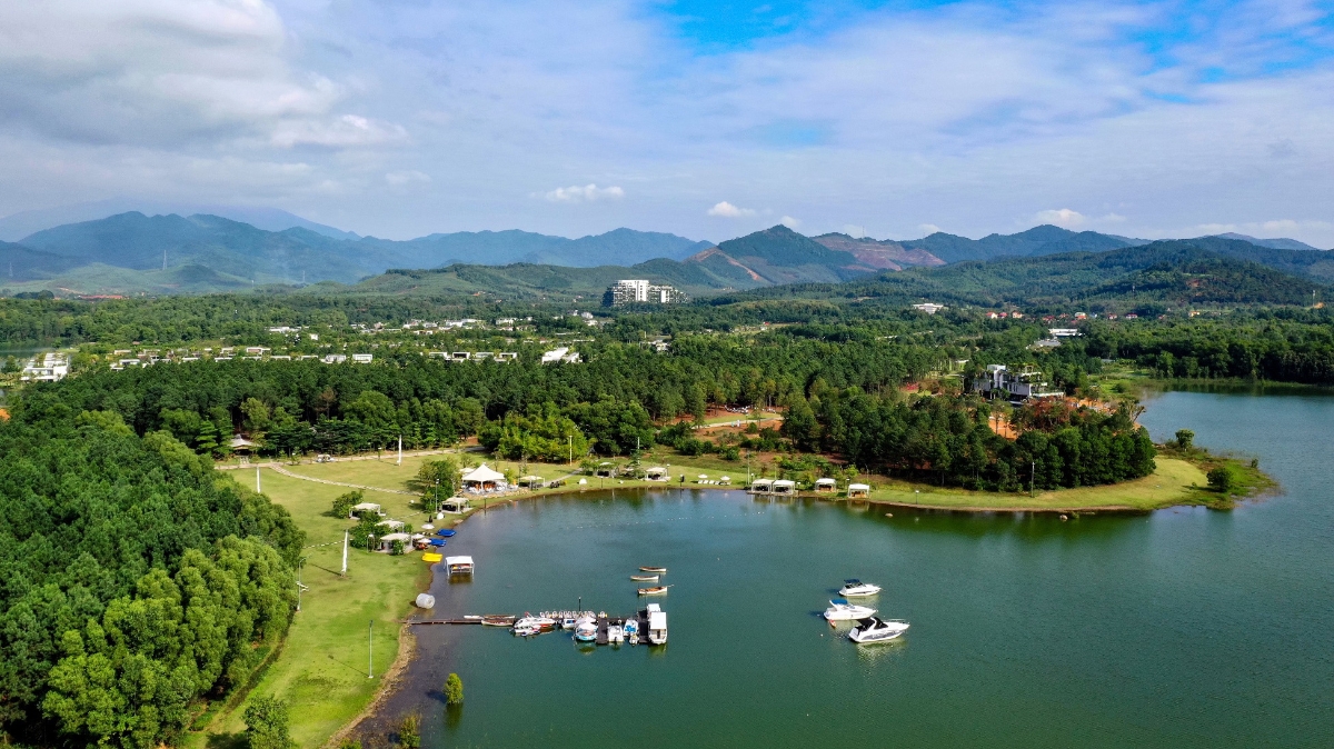 Những quần thể nghỉ dưỡng Flamingo đều được xây dựng với không gian biệt lập, mang tới cho du khách dịch vụ nghỉ dưỡng trọn vẹn, an toàn trong màu xanh của thiên nhiên.