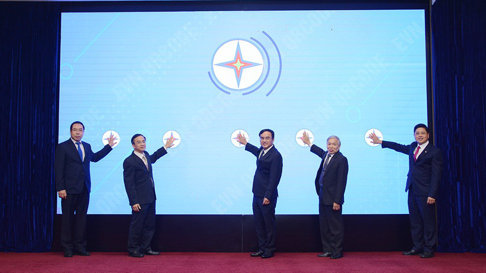 Sự kiện triển khai QR code lần này đã khẳng định EVN là một trong những doanh nghiệp Nhà nước tiên phong trong việc cải cách để đưa các dịch vụ, hồ sơ nghiệp vụ theo hướng áp dụng các giao dịch điện tử với mức độ bảo mật cao hơn.