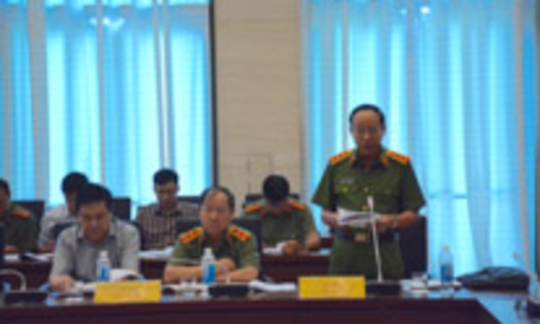Thượng tướng Lê Quý Vương - Thứ trưởng Bộ Công an thừa ủy quyền trình bày tờ trình dự án Luật An ninh mạng.