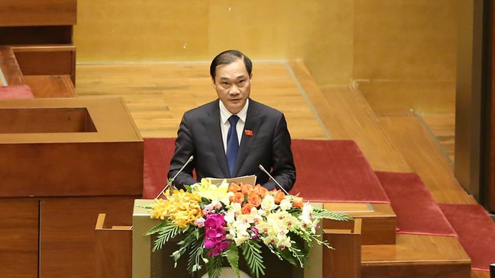 Chủ nhiệm Uỷ ban Kinh tế Vũ Hồng Thanh trình bày báo cáo thẩm tra - Ảnh: Quang Phúc 