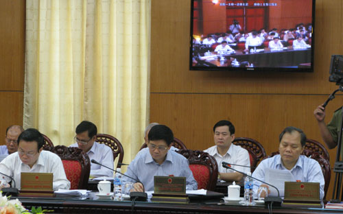 Ủy ban Thường vụ Quốc hội đã dành cả ngày 16/10 để nghe và thảo luận về tình hình kinh tế, xã hội, ngân sách - Ảnh: LN.<br>