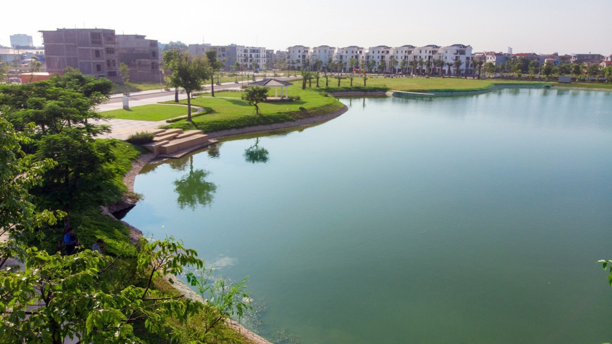 Chung cư cao cấp Areca Garden nằm tại "Trái tim" Khu đô thị Bách Việt cũng đang được chủ đầu tư gấp rút hoàn thiện các hạng mục cuối cùng sẵn sàng trước thời gian bàn giao.