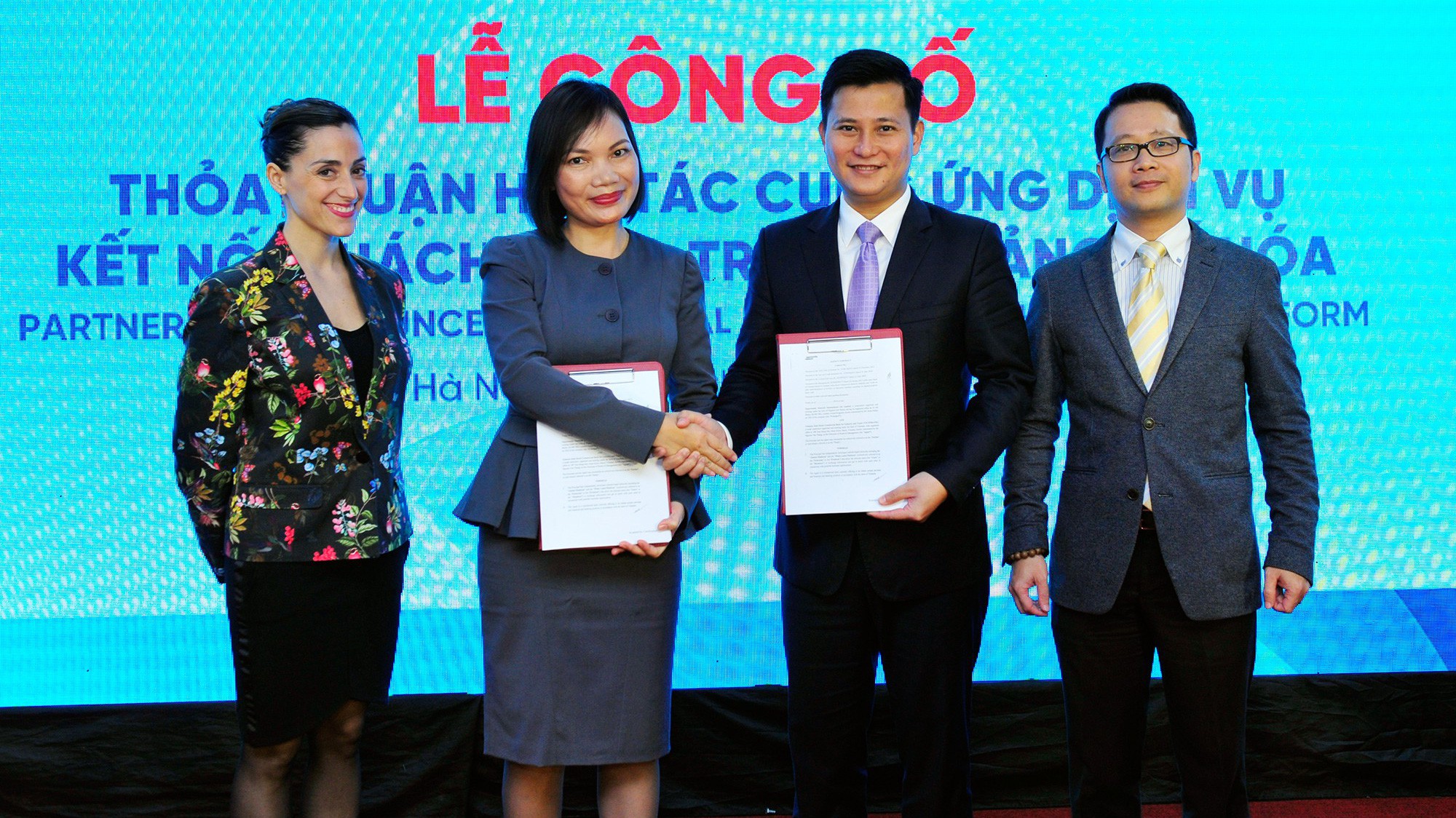 Đại diện VietinBank và ON trao thỏa thuận hợp tác.