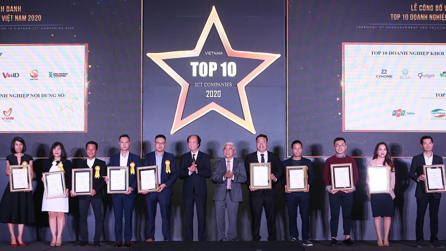 Lễ trao giải Top 10 Doanh nghiệp ICT Việt Nam.