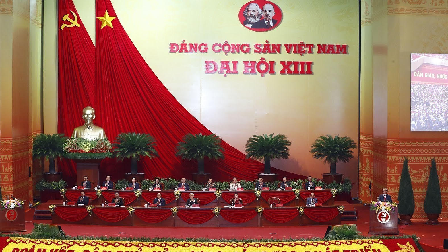 Đại hội đại biểu toàn quốc lần thứ XIII của Đảng khai mạc trọng thể tại Trung tâm Hội nghị Quốc gia Mỹ Đình, Hà Nội.