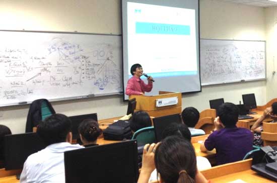 Hội thảo chuyên đề 2 – Đối thoại với chuyên gia về thị trường tài chính trong chương trình Mini MBA dành cho Nhà quản trị chuyên nghiệp do Viện Quản trị kinh doanh (FSB) – Đại học FPT tổ chức.