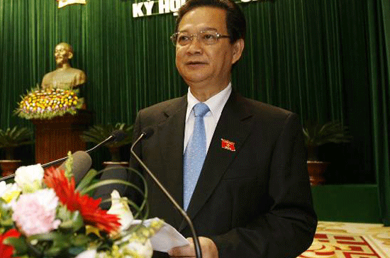 Thủ tướng Nguyễn Tấn Dũng trình bày báo cáo trước Quốc hội.