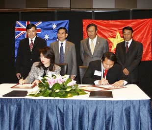 Lễ ký kết thỏa thuận hợp tác giữa Cienco 5 - Cienco 585 với tập đoàn Country State.