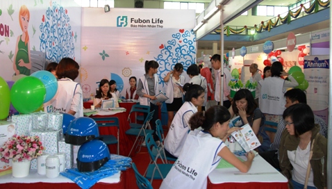 Hiện có 61 doanh nghiệp đang hoạt động trong lĩnh vực bảo hiểm tại Việt Nam.