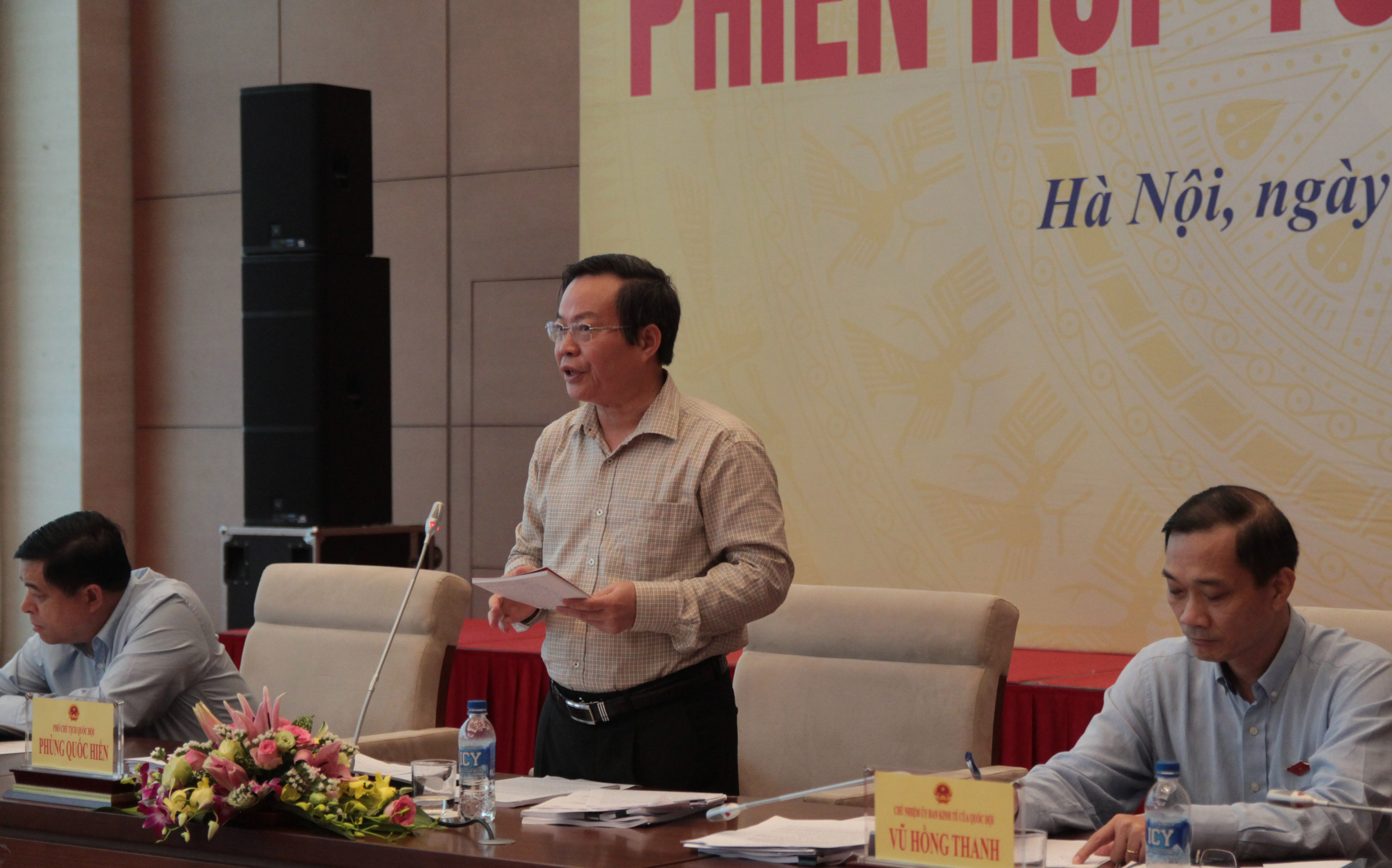 Phó chủ tịch Quốc hội Phùng Quốc Hiển phát biểu tại phiên họp - Ảnh: Mỹ An.
