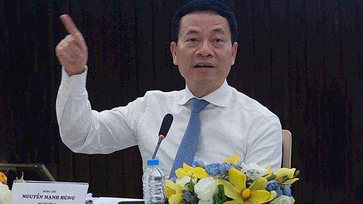 Bộ trưởng Nguyễn Mạnh Hùng tại buổi gặp gỡ với cộng đồng doanh nghiệp công nghệ thông tin phía Nam, chiều 15/7.