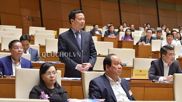 Bộ trưởng Nguyễn Mạnh Hùng cũng đã tham gia trả lời chất vấn tại Quốc hội tại kỳ họp trước dù không nằm trong danh sách chính thức trả lời chất vấn.