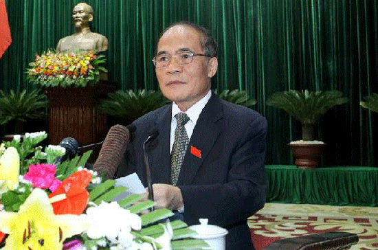 Chủ tịch Quốc hội Nguyễn Sinh Hùng nhận định, dấu hiệu giảm phát và tốc độ tăng trưởng thấp cùng với những bức xúc về xã hội, môi trường và đời sống của nhân dân đang làm khó khăn thêm cho việc đạt được mục tiêu tổng quát và những chỉ tiêu quan trọng của kế hoạch kinh tế - xã hội 2012