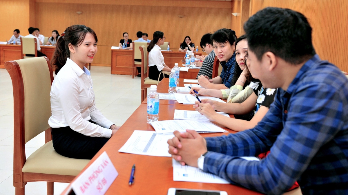 Tham gia chương trình "Thực tập viên tiềm năng 2018", bạn có cơ hội được rèn luyện và trải nghiệm công việc thực tế trong môi trường ngân hàng chuyên nghiệp, năng động và nhận sự hướng dẫn của đội ngũ cán bộ giàu kinh nghiệm.