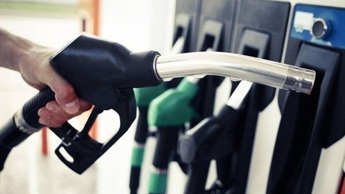 Ngành hải quan cũng yêu cầu các đơn vị thường xuyên theo dõi, kiểm tra, đôn đốc doanh nghiệp nhập khẩu xăng dầu nộp thuế đầy đủ vào ngân sách Nhà nước.