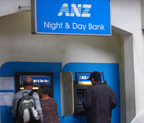 Một số ngân hàng nước ngoài cũng muốn lập ngân hàng con 100% vốn tại Việt Nam - Ảnh: Việt Tuấn.