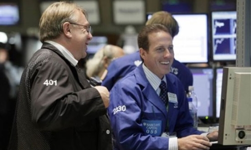 Phố Wall hồi phục mạnh theo giá vàng