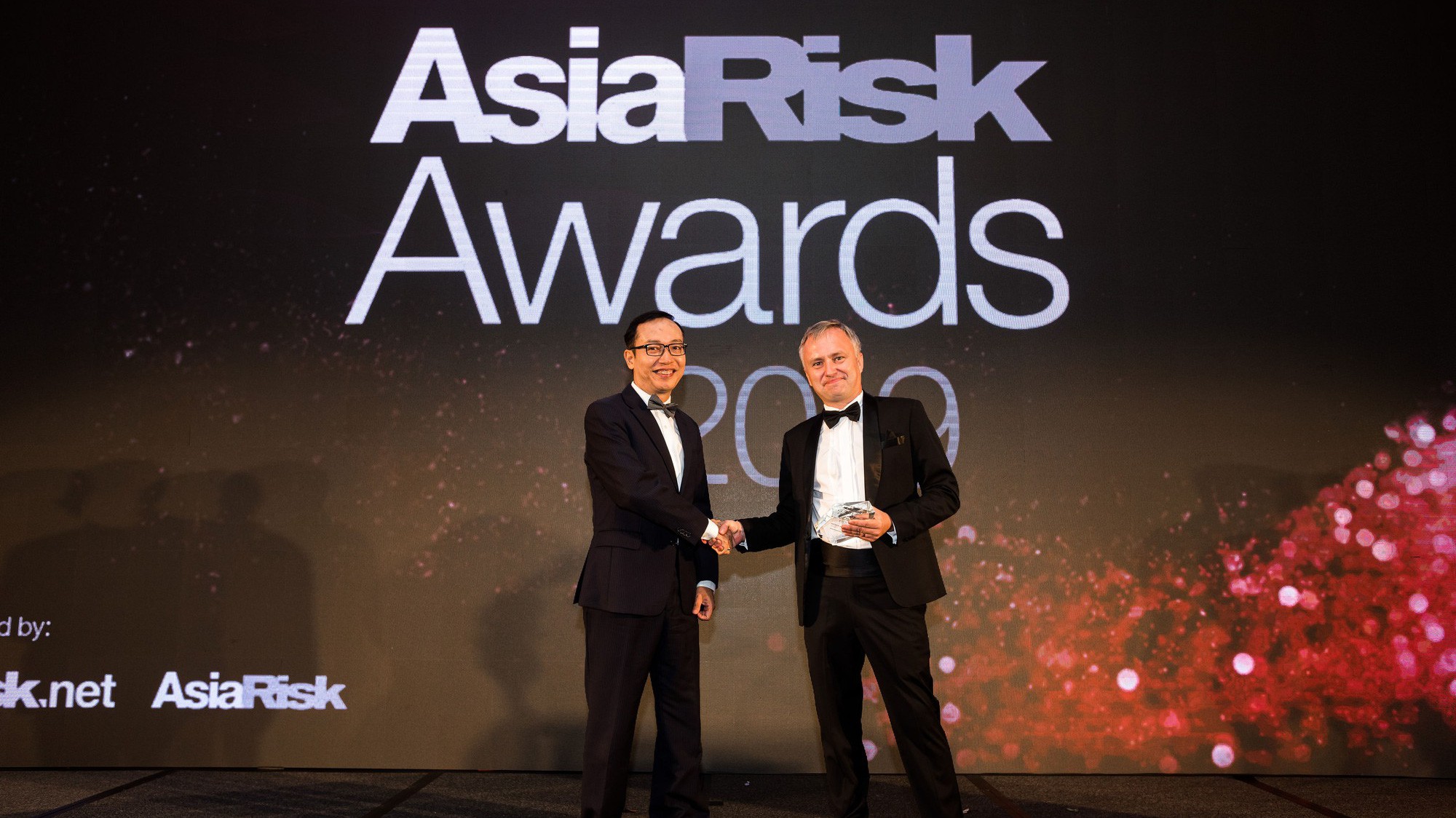 Giải thưởng đồng thời là sự ghi nhận lòng tin của khách hàng dành cho Techcombank, với doanh số giao dịch phái sinh tăng trưởng vượt bậc. 