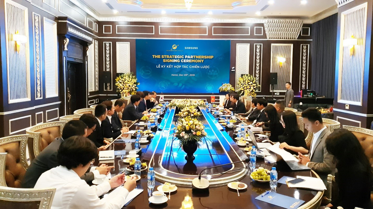 Sau cái bắt tay chiến lược giữa Sunshine Group và Samsung Vina, hai bên tin rằng mối quan hệ hợp tác giữa hai tập đoàn sẽ bước vào một thời kỳ mới, mang lại nhiều lợi ích hơn cho hệ sinh thái sản phẩm - dịch vụ của Sunshine Group.