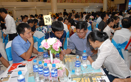 Lễ mở bán đã thu hút trên 800 khách hàng đã đến tham dự và tìm hiểu dự án.