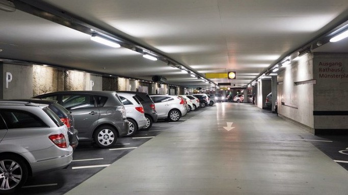 Quỹ đất Hà Nội không cho phép làm bãi đỗ xe nổi trên mặt đất.