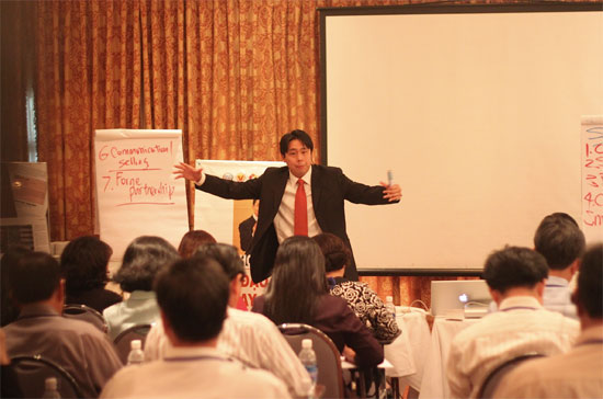 Một buổi thuyết trình của Adam Khoo.