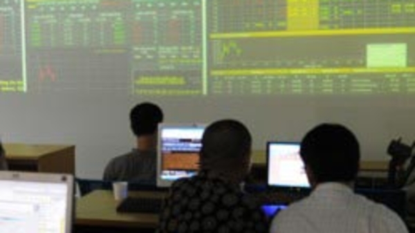 Đóng cửa sàn vàng: Ngổn ngang trăm mối