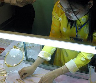 Giá vàng trong nước ngày cuối tuần hôm nay (10/5) tăng nhưng không tăng nhiều.
