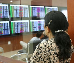 Lượng đặt mua và đặt bán cũng biến động thất thường nhưng tính chung cả tuần thì tương đối cân bằng.