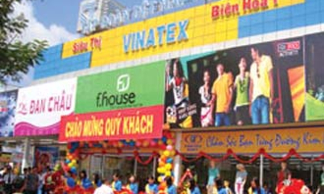 Mặt bằng kinh doanh vẫn đắt giá dù buôn bán đang gặp khó khăn.