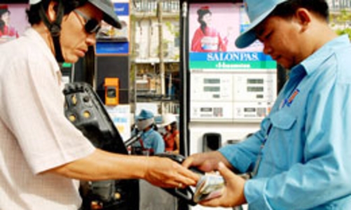 Bộ Tài chính yêu cầu giữ nguyên giá bán xăng dầu