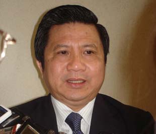 Thống đốc Ngân hàng Nhà nước Nguyễn Văn Giàu trong một lần trả lời báo giới.