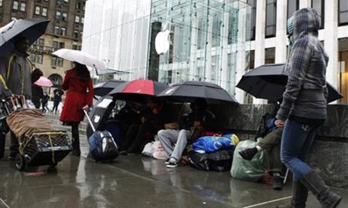 Dân Mỹ đội mưa “đón lõng” iPad 2