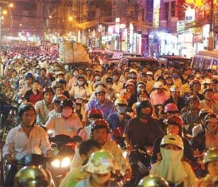 Nếu GDP tăng mạnh nhưng chất lượng cuộc sống giảm sút vì ô nhiễm, kẹt xe, ngập nước, tức chúng ta đã tụt hậu so với chính mình.