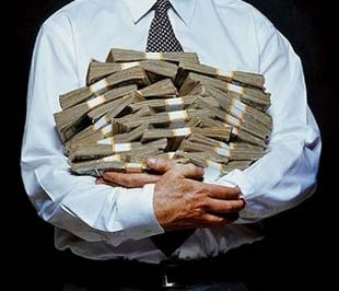 Cách đây chỉ mới không lâu, hầu hết các nhà đầu tư còn ào ạt đầu tư vào các quỹ đầu cơ. Các nhà quản lý quỹ đầu cơ được giới đầu tư tung hô như những “ông chủ mới của vũ trụ”.