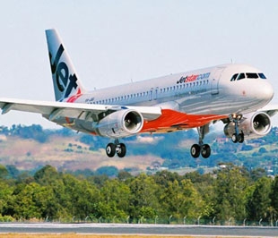 Với việc tăng thêm 3 chuyến bay mỗi ngày giữa Tp.HCM và Hà Nội, Jetstar Pacific sẽ cung cấp thêm 30.240 vé cho khách hàng đi lại trong dịp Tết Nguyên đán 2009.