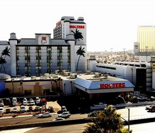 Ảnh hưởng của suy thoái tới Las Vegas nghiêm trọng hơn ở những nơi khác là do thành phố này phụ thuộc nhiều vào lĩnh vực kinh doanh sòng bạc và du lịch.