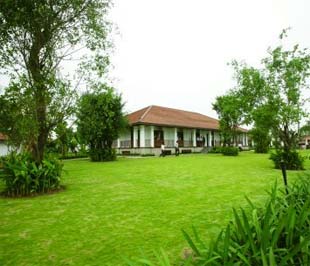 Một góc khu dịch vụ du lịch Làng Thảo Điền.