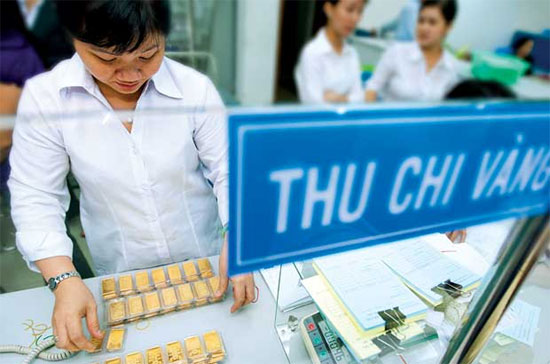  Giá vàng trong nước tăng đột biến, vượt đỉnh cũ, chủ yếu do sự  biến động của giá vàng trên thế giới - Ảnh: SGTT.