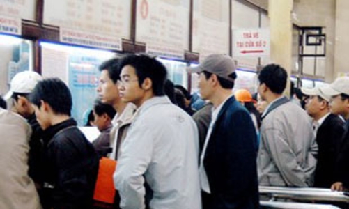 Người mất việc được giảm 1/4 giá vé tàu