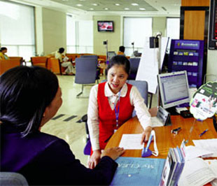 Các ngân hàng thương mại cổ phần, xét về chỉ tiêu tài chính, tốt hơn các ngân hàng quốc doanh do ít rủi ro nợ vay, huy động vốn cao hơn và tiềm năng lợi nhuận cao.