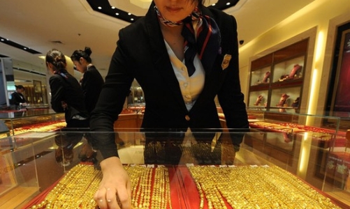 Giá vàng giảm mạnh vì tin xấu từ Hy Lạp