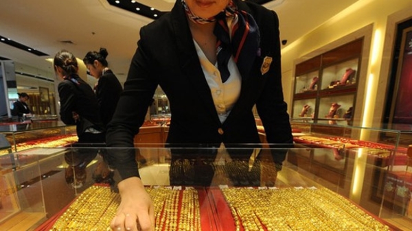 Giá vàng giảm mạnh vì tin xấu từ Hy Lạp