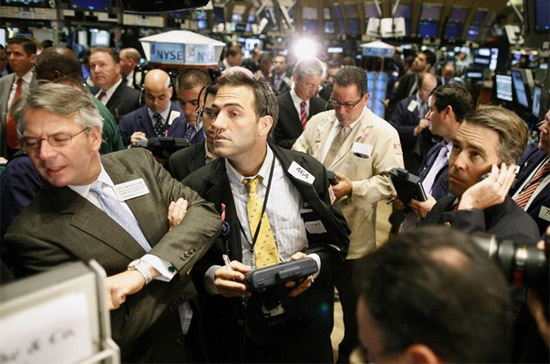 Giao dịch vẫn khá thận trọng khi nhà đầu tư đang ngóng tin tức về chính sách tiền tệ và triển vọng nền kinh tế từ FED - Ảnh: Reuters.