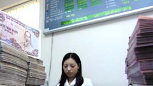 Ngân hàng ngoại: Làn sóng trước “giờ G”