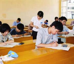 Học sinh chủ yếu chỉ được học lý thuyết, rất ít được thực hành vận hành trang thiết bị.