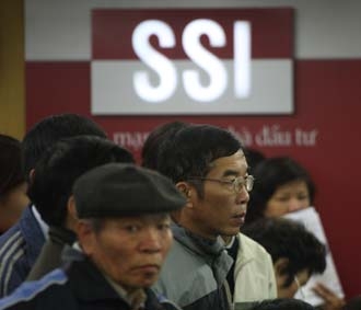 Diễn biến giá của SSI trong thời gian qua đã ảnh hưởng khá lớn đối với chỉ số VN-Index, khi giá cổ phiếu này liên tục giảm sàn - Ảnh: Việt Tuấn.